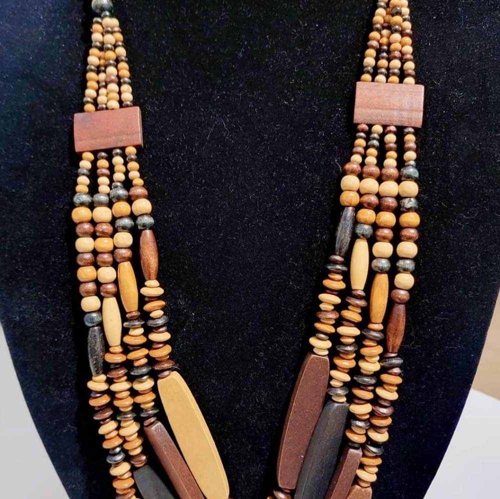 Wood necklace and bracelet set